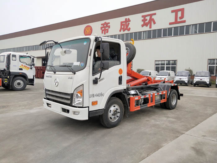 國六藍牌6方大運勾臂式垃圾車
